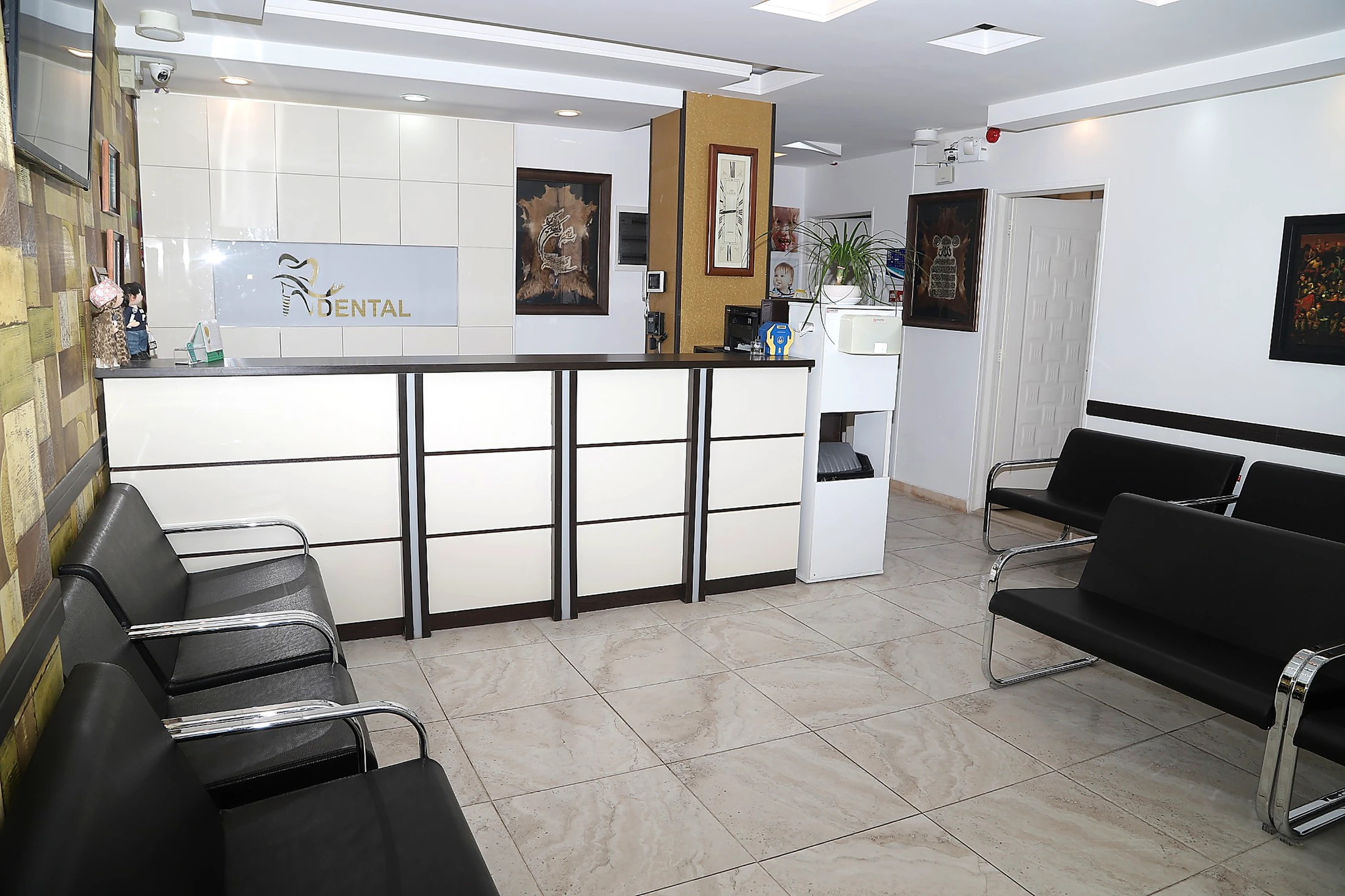 Real reception and waiting area at Nilda Dental Clinic in Qom